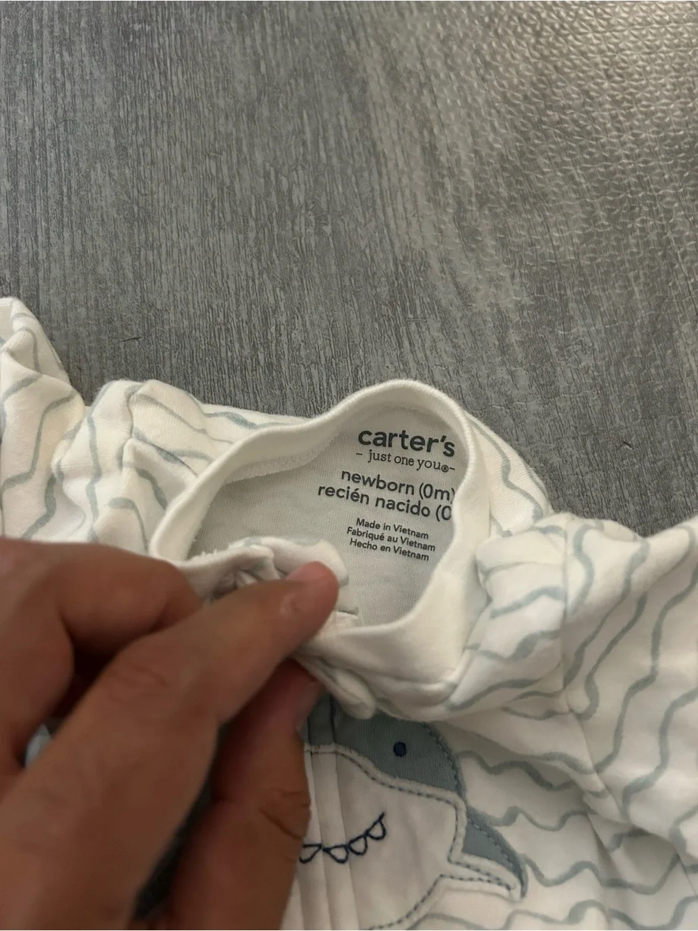 Set of 2 Carter's Footed One-Piece pijamas. Size New born.